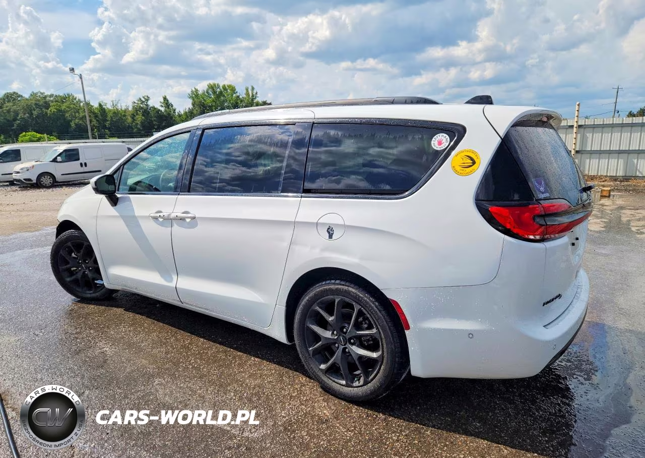 2023 Chrysler Pacifica Touring L VIN:2C4RC1BG3PR513015 - 2