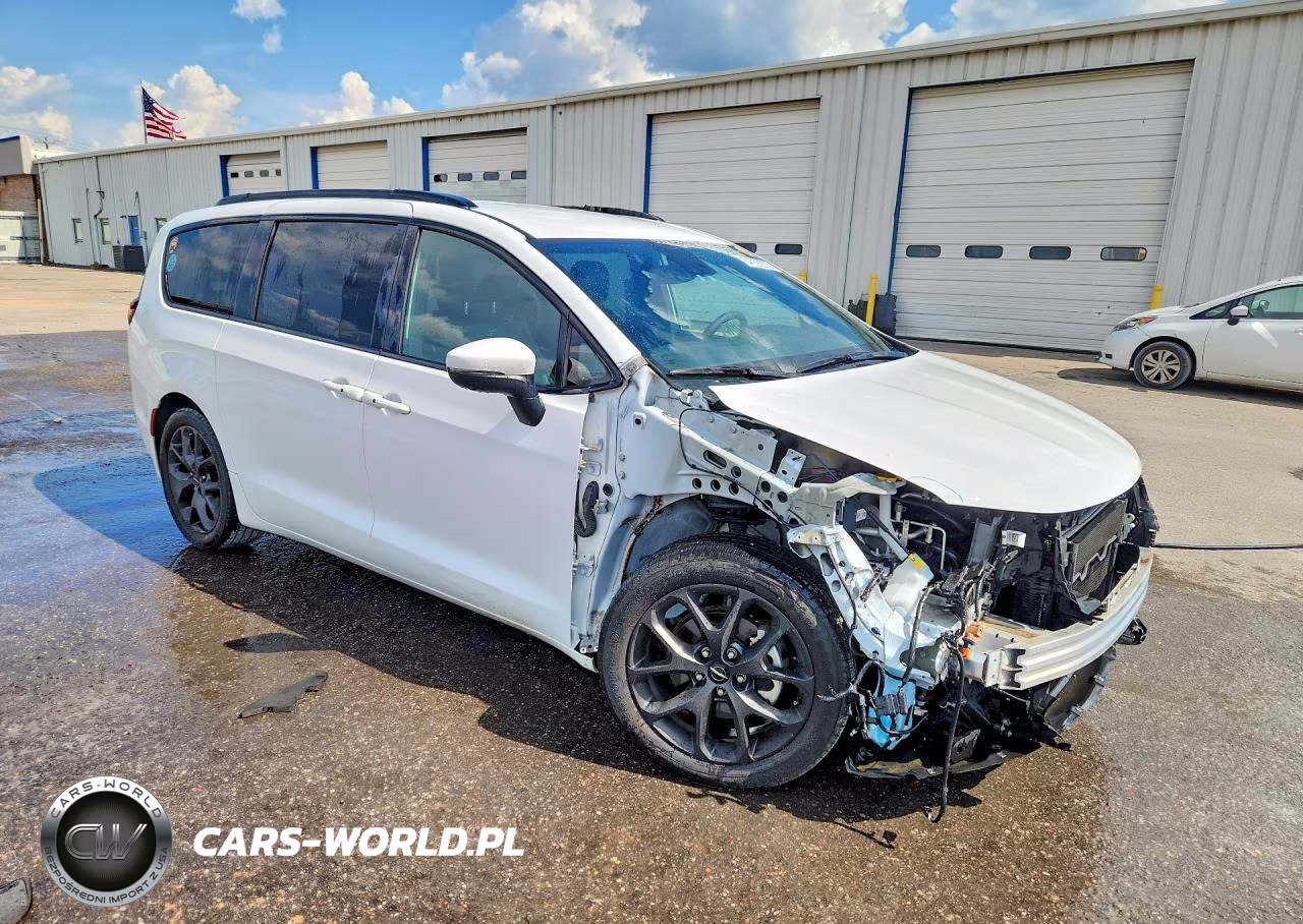 2023 Chrysler Pacifica Touring L VIN:2C4RC1BG3PR513015 - 4