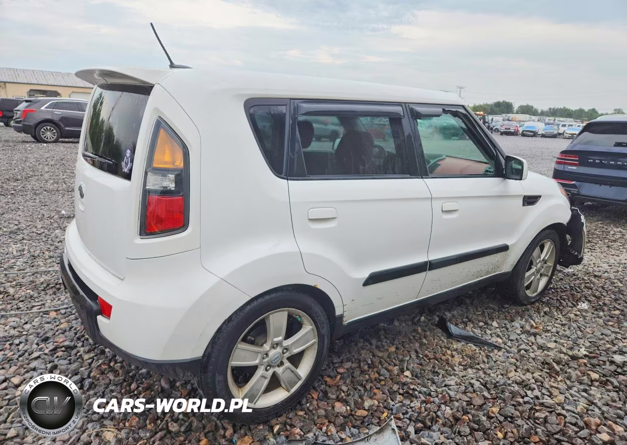 2010 Kia Soul + VIN:KNDJT2A27A7701179 - 3