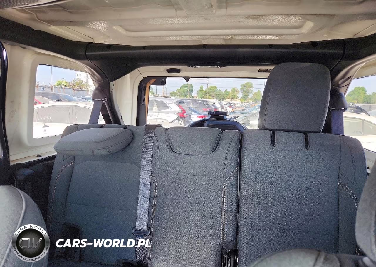 2025 Jeep Wrangler 4-Door Sahara 4X4 VIN:1C4PJXEN3SW574018 - 10