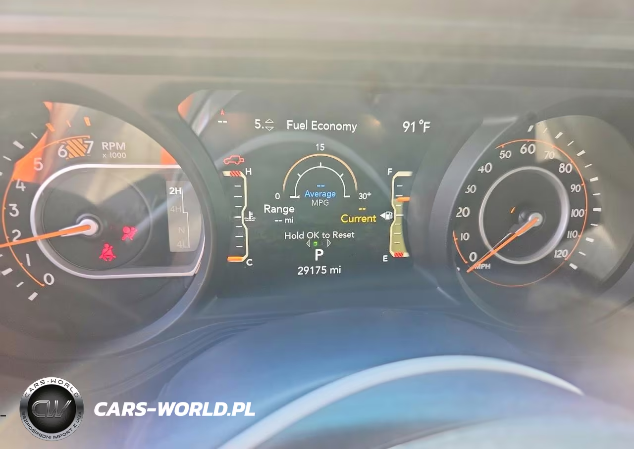 2025 Jeep Wrangler 4-Door Sahara 4X4 VIN:1C4PJXEN3SW574018 - 9