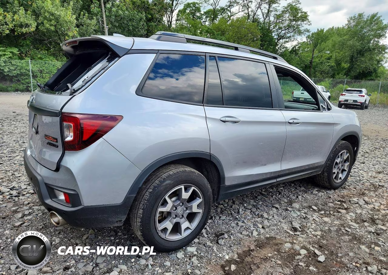 2023 Honda Passport Trail Sport VIN:5FNYF8H65PB040871 - 3