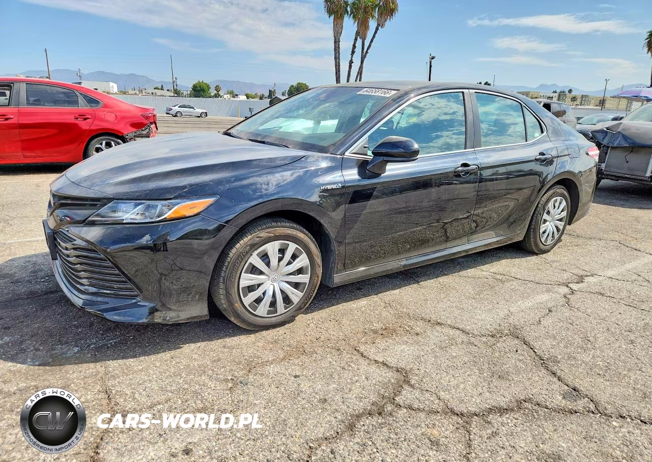 2019 Toyota Camry Le – zdjęcie 1 z 12