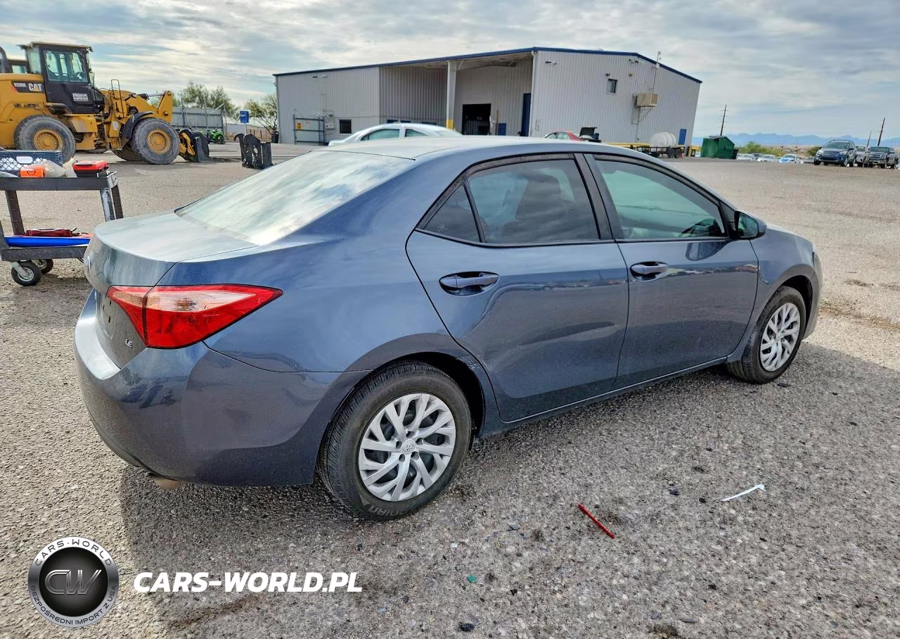 2018 Toyota Corolla Le VIN:2T1BURHE4JC089516 - 3
