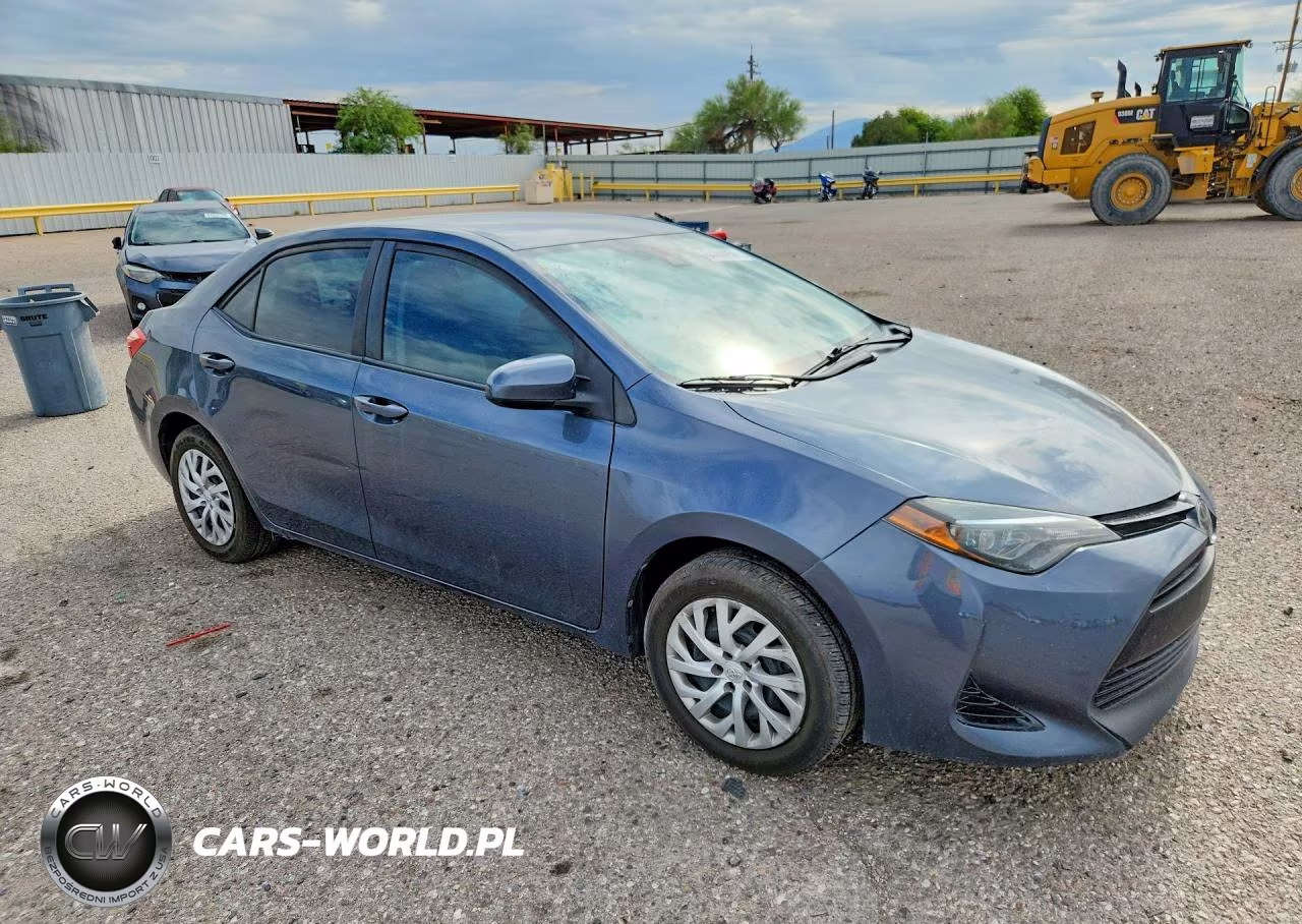 2018 Toyota Corolla Le VIN:2T1BURHE4JC089516 - 4