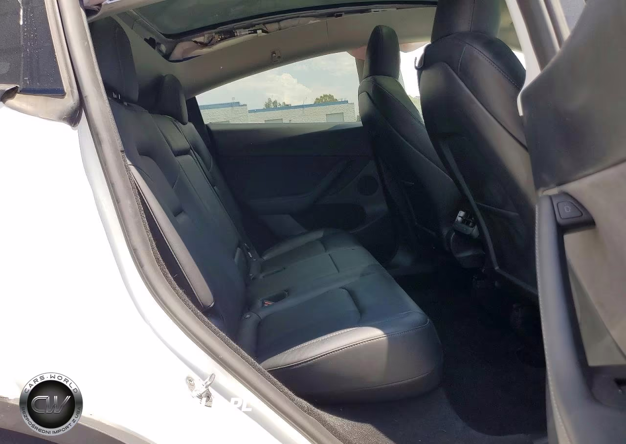 2024 Tesla Model Y VIN:7SAYGDEE7RF114721 - 11