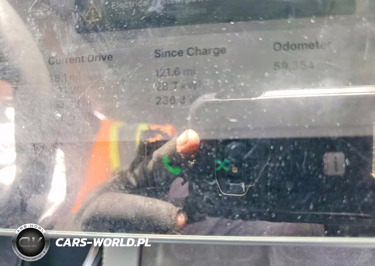 2024 Tesla Model Y VIN:7SAYGDEE7RF114721 - 9