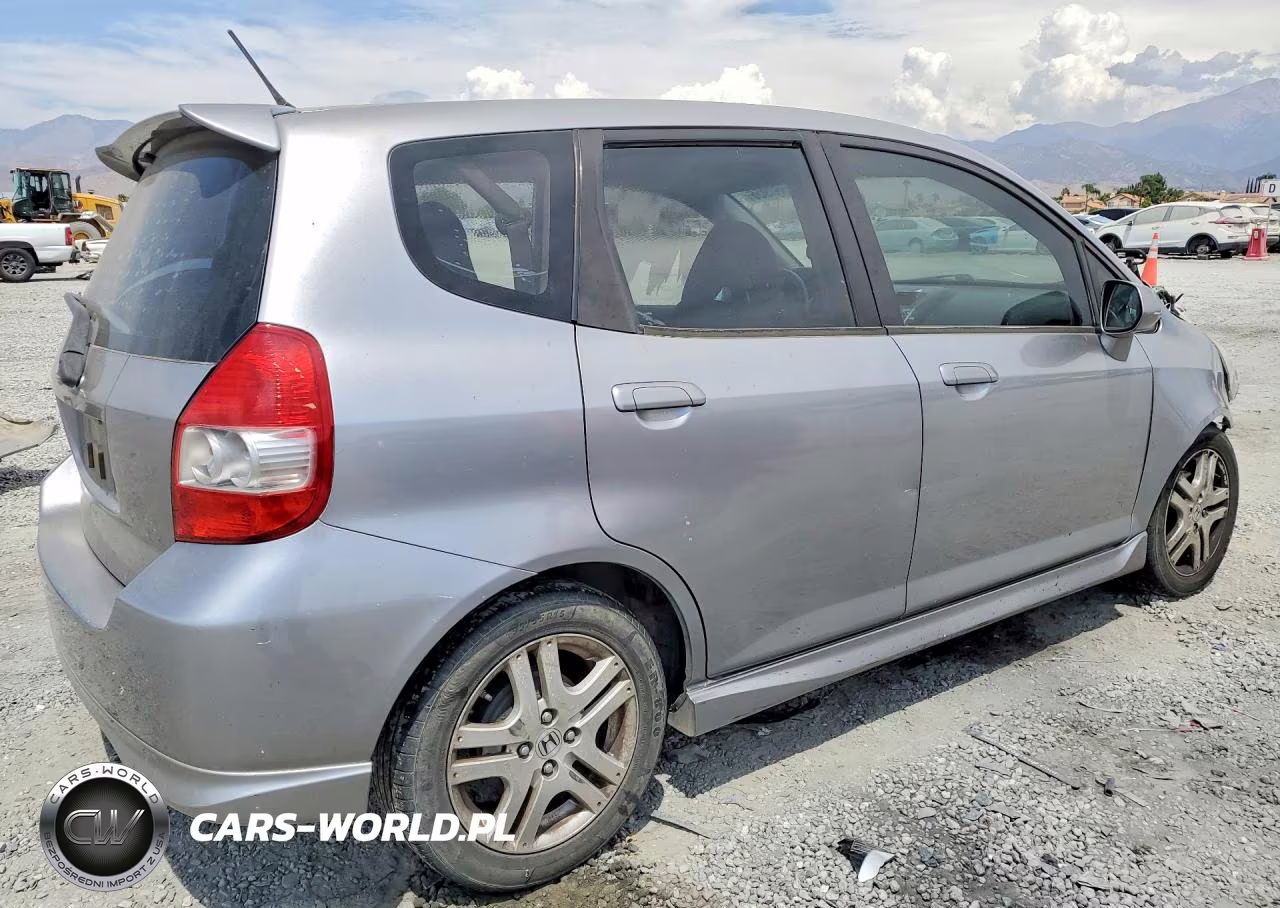 2008 Honda Fit Sport VIN:JHMGD38668S026498 - 3