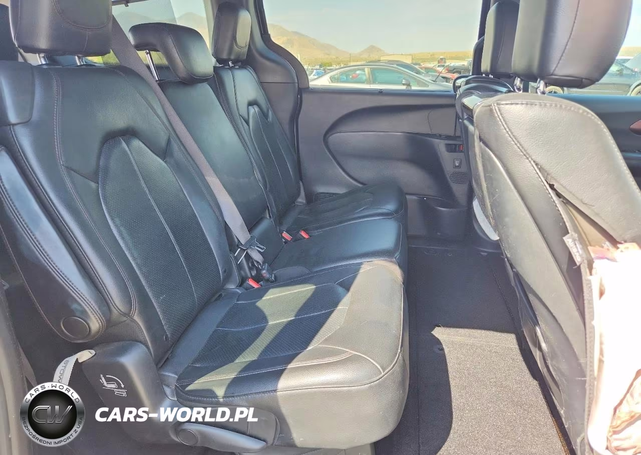 2019 Chrysler Pacifica Touring L Plus VIN:2C4RC1EGXKR751495 - 11