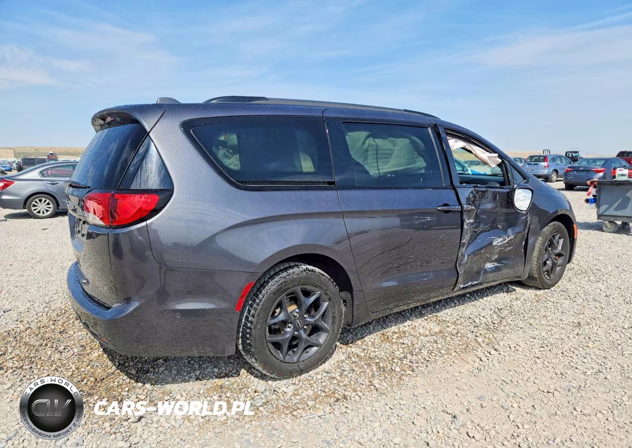 2019 Chrysler Pacifica Touring L Plus VIN:2C4RC1EGXKR751495 - 3