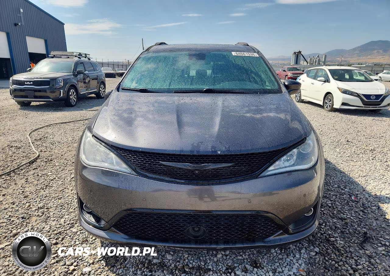 2019 Chrysler Pacifica Touring L Plus VIN:2C4RC1EGXKR751495 - 5