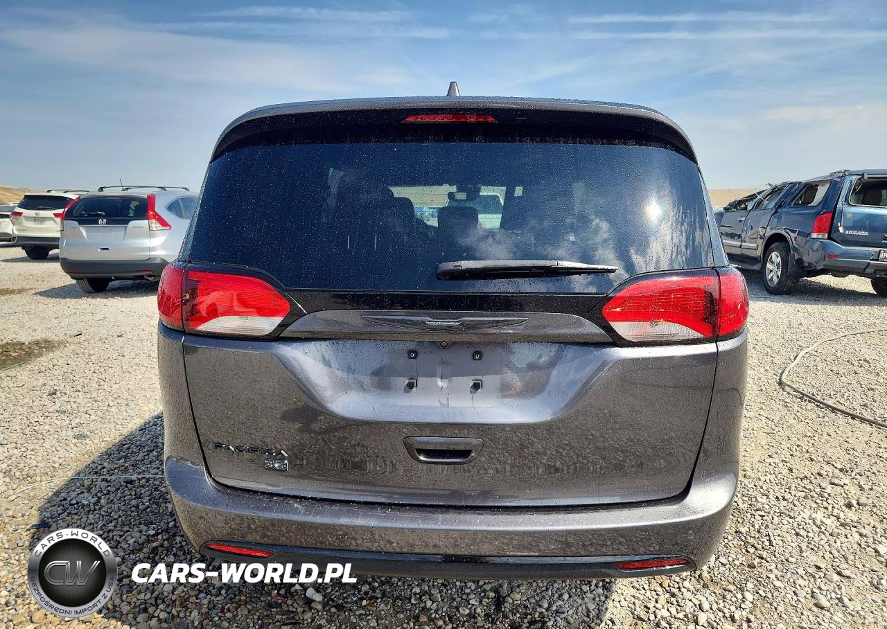 2019 Chrysler Pacifica Touring L Plus VIN:2C4RC1EGXKR751495 - 6