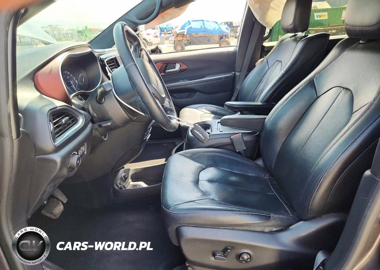 2019 Chrysler Pacifica Touring L Plus VIN:2C4RC1EGXKR751495 - 7