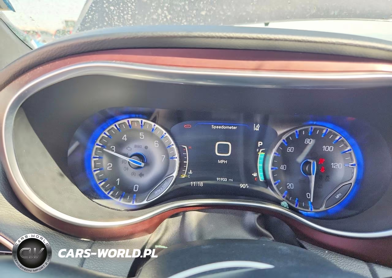 2019 Chrysler Pacifica Touring L Plus VIN:2C4RC1EGXKR751495 - 9