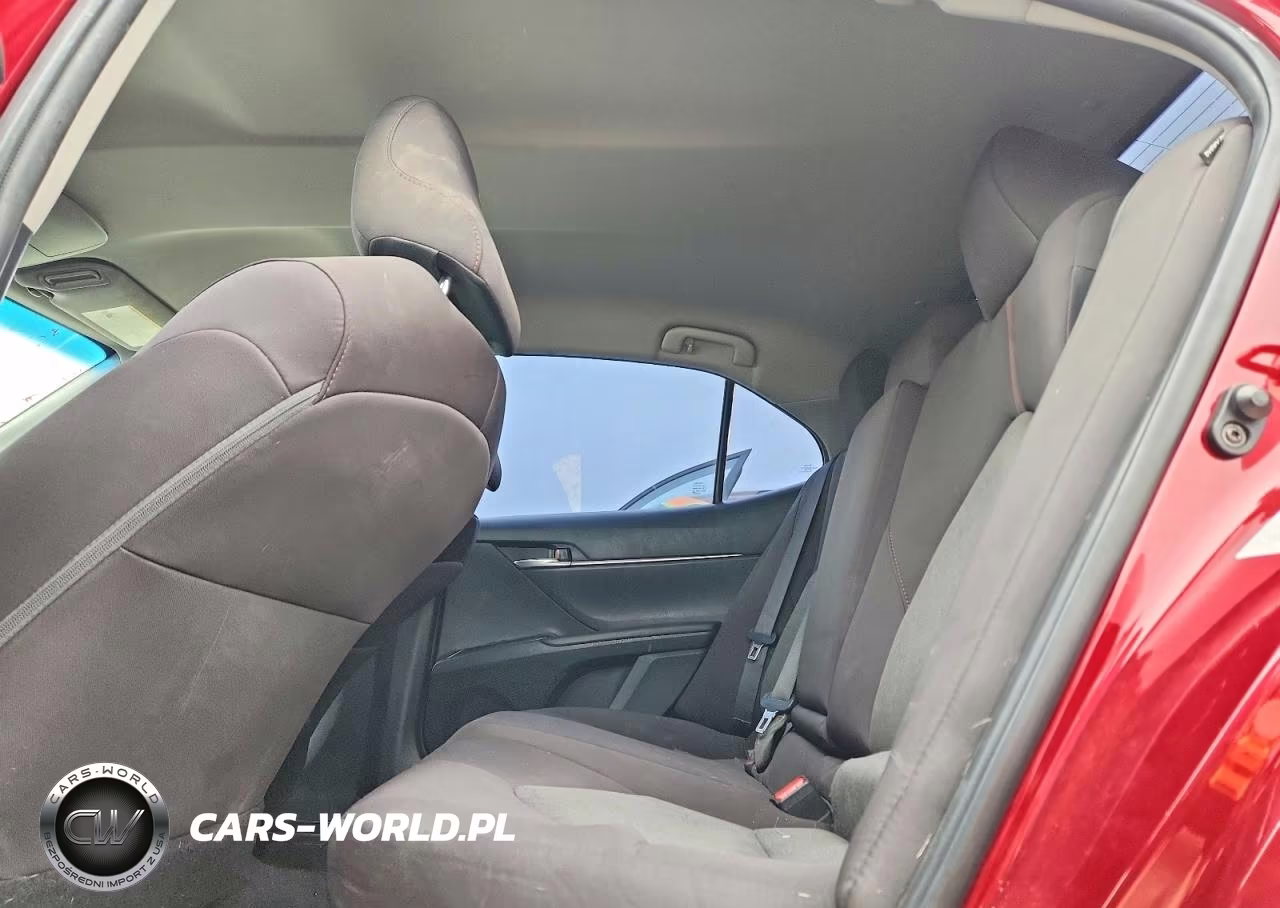 2018 Toyota Camry Le VIN:4T1B11HK3JU600843 - 10