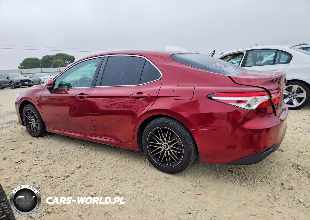 2018 Toyota Camry Le VIN:4T1B11HK3JU600843 - 2