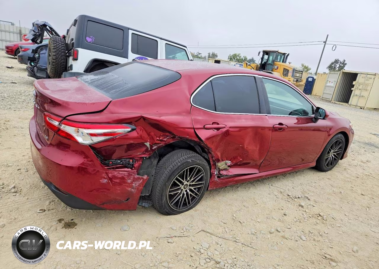 2018 Toyota Camry Le VIN:4T1B11HK3JU600843 - 3