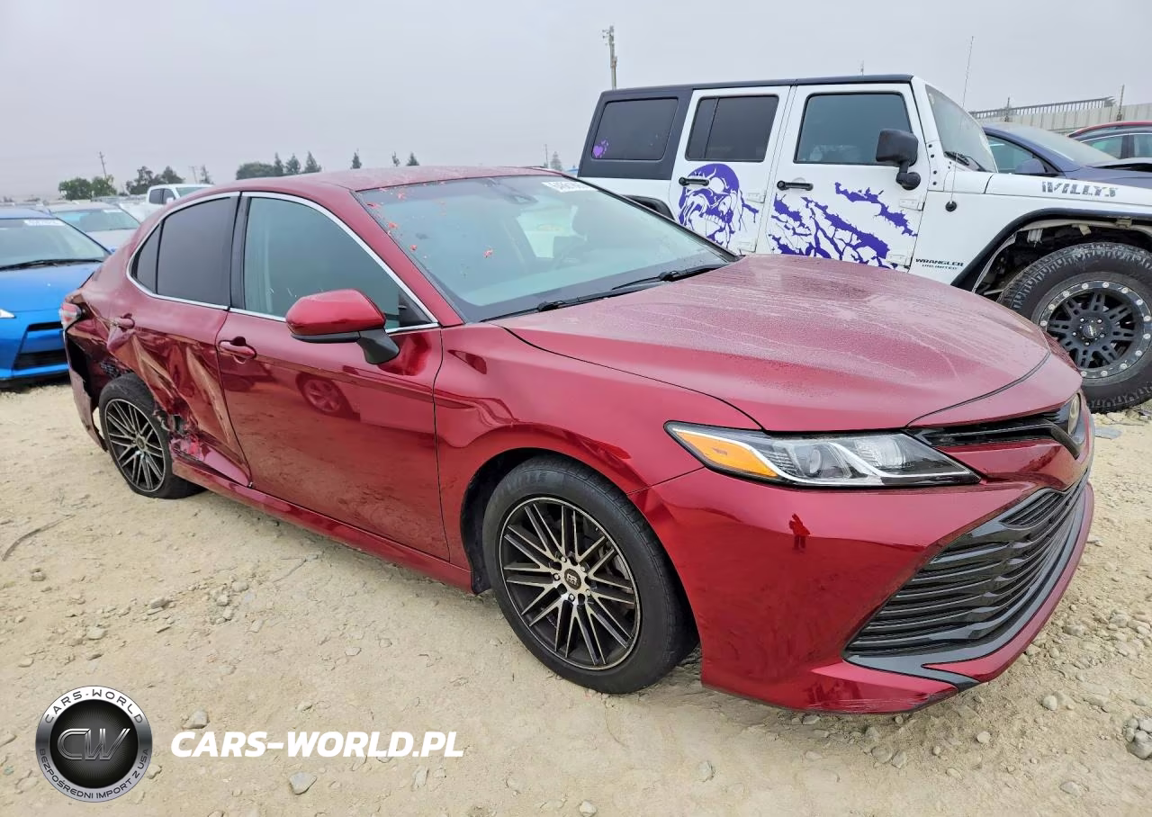2018 Toyota Camry Le VIN:4T1B11HK3JU600843 - 4