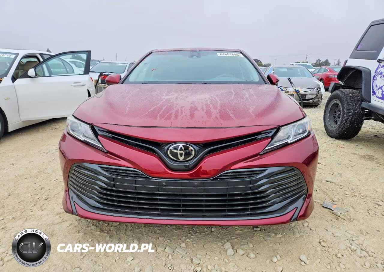 2018 Toyota Camry Le VIN:4T1B11HK3JU600843 - 5