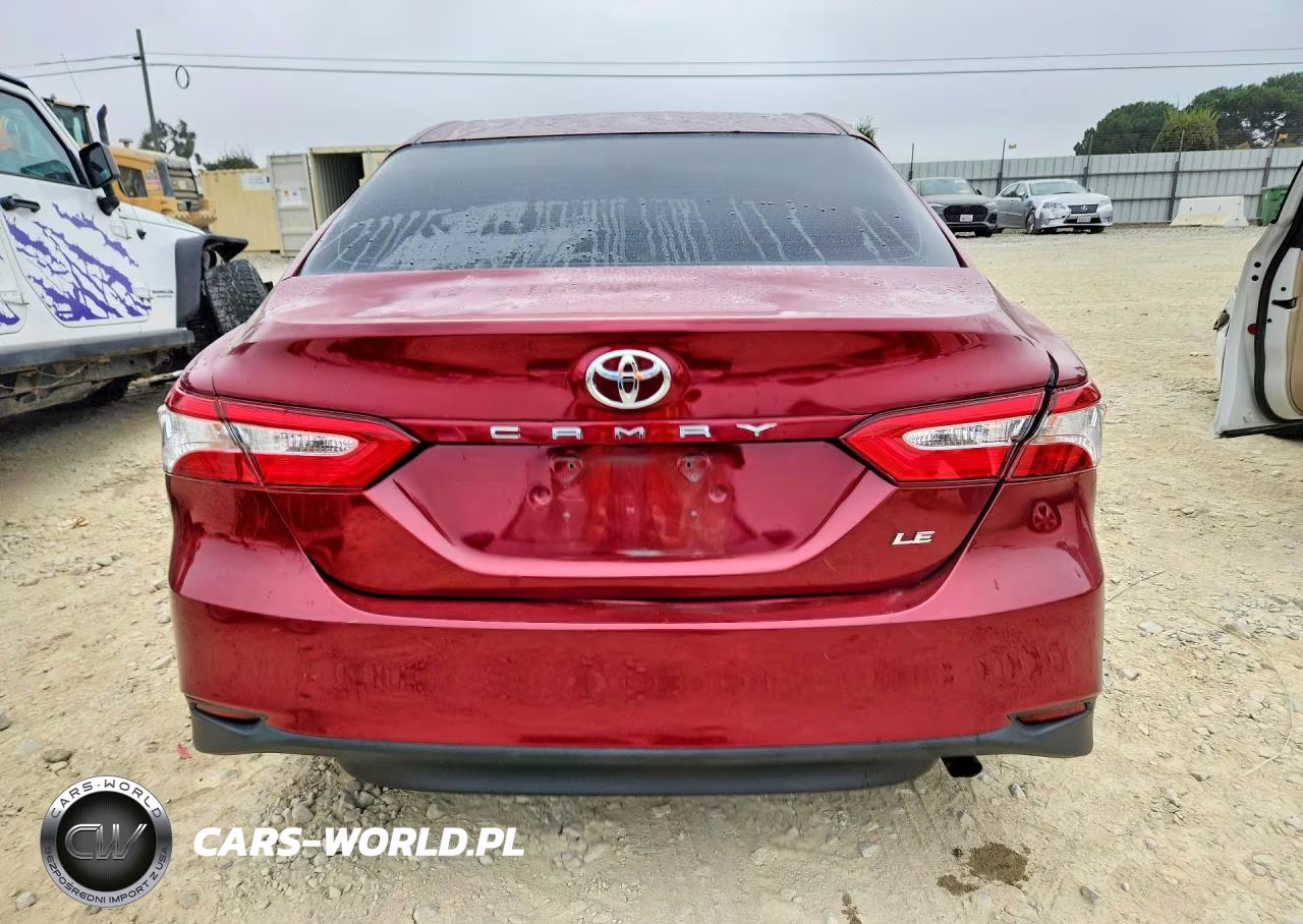 2018 Toyota Camry Le VIN:4T1B11HK3JU600843 - 6