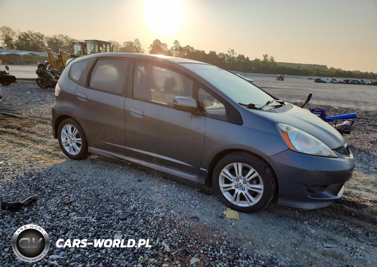 2011 Honda Fit Sport VIN:JHMGE8H54BC002140 - 4