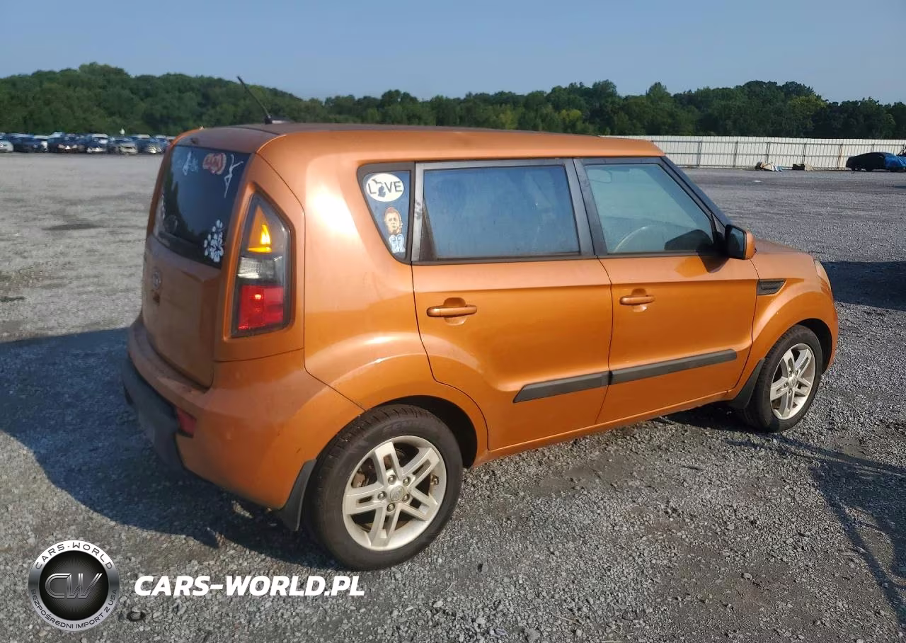 2011 Kia Soul + VIN:KNDJT2A29B7216558 - 3