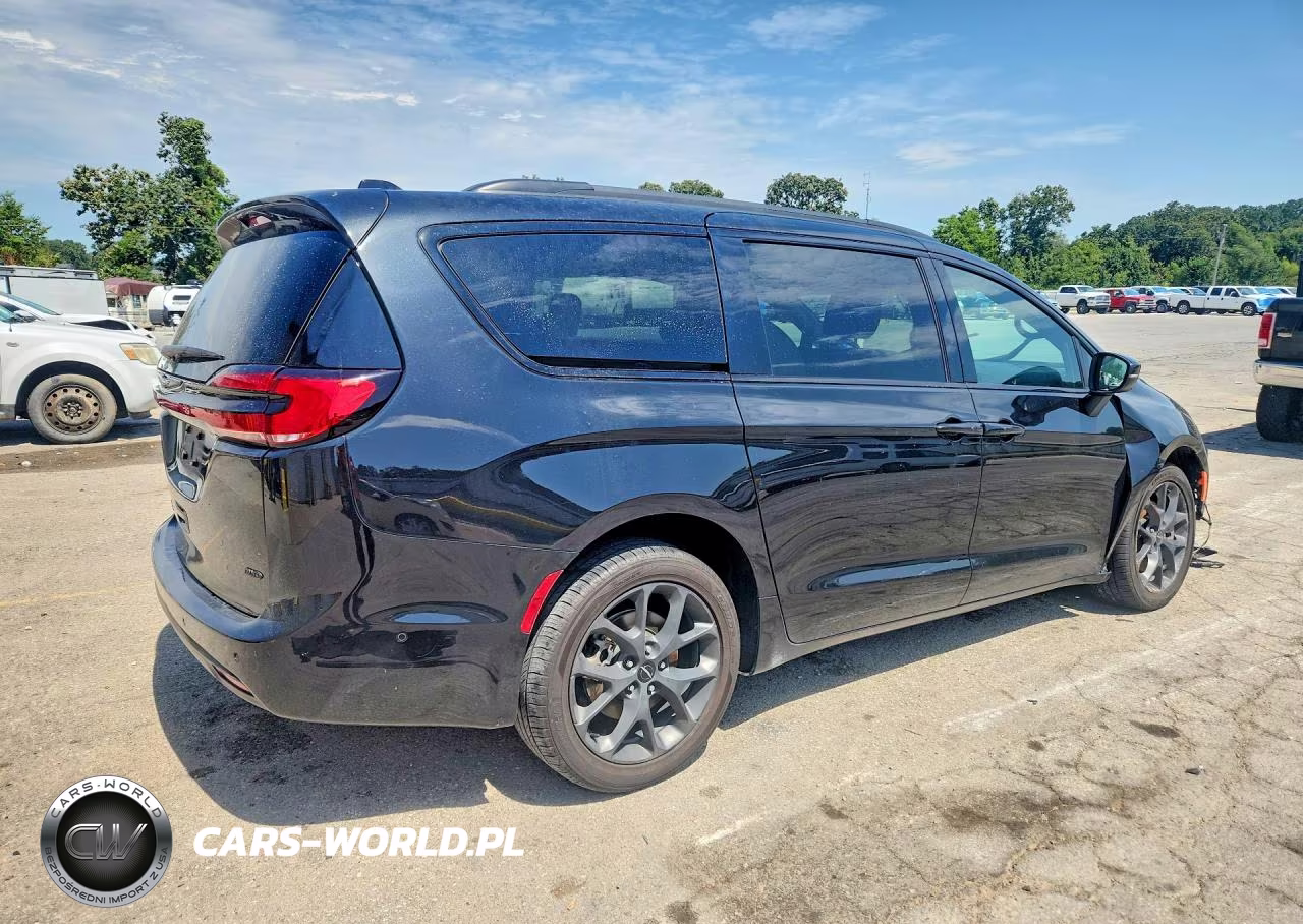 2023 Chrysler Pacifica Touring L VIN:2C4RC3BG7PR623111 - 3
