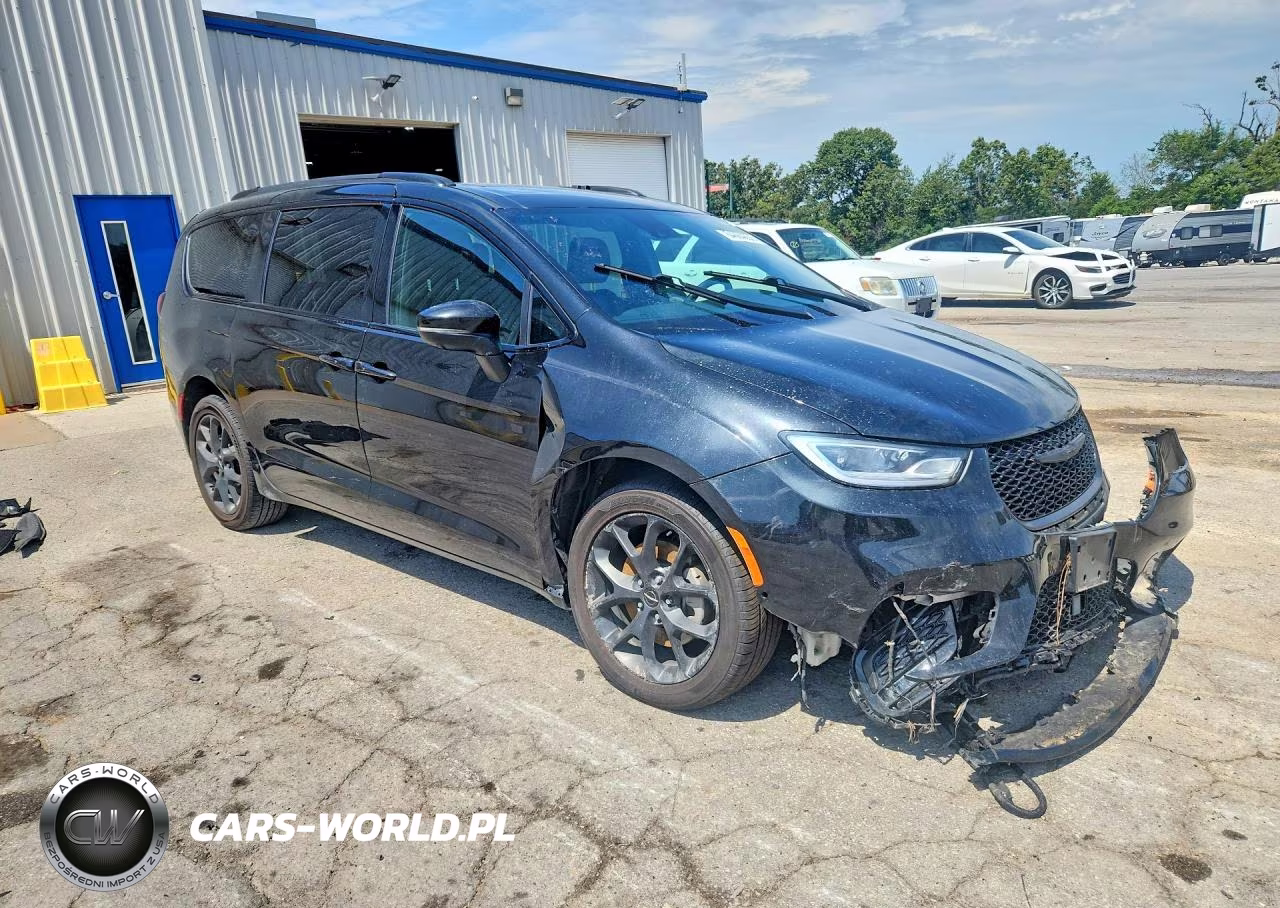 2023 Chrysler Pacifica Touring L VIN:2C4RC3BG7PR623111 - 4