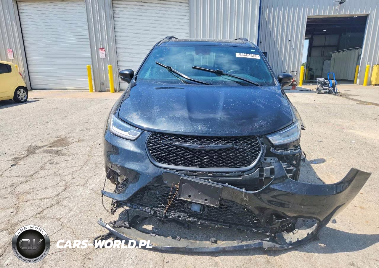 2023 Chrysler Pacifica Touring L VIN:2C4RC3BG7PR623111 - 5
