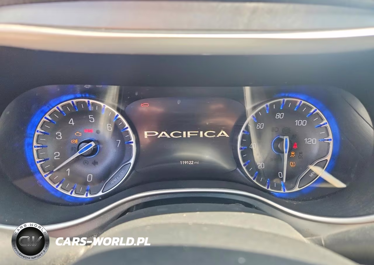2023 Chrysler Pacifica Touring L VIN:2C4RC3BG7PR623111 - 9