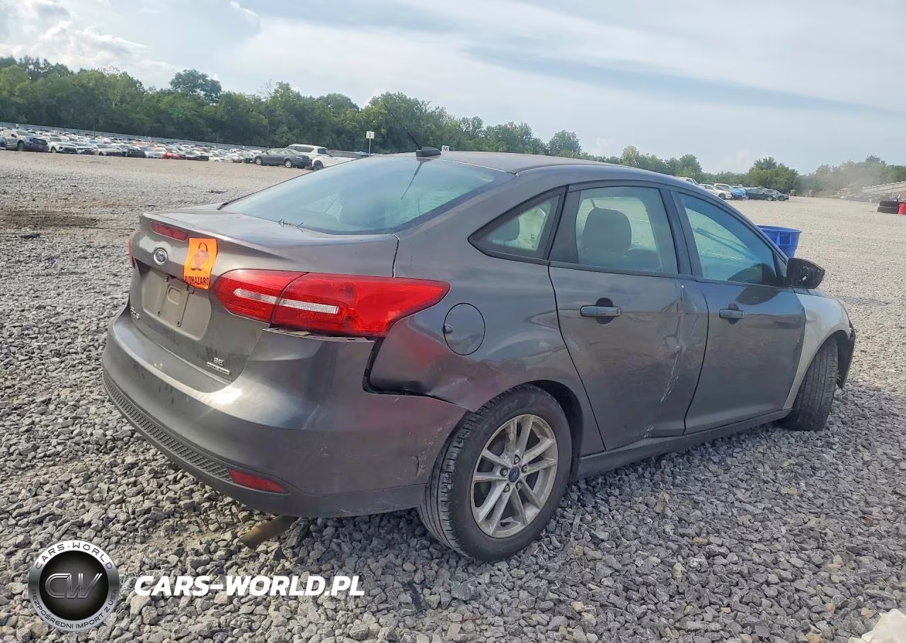 2015 Ford Focus Se VIN:1FADP3F22FL239604 - 3