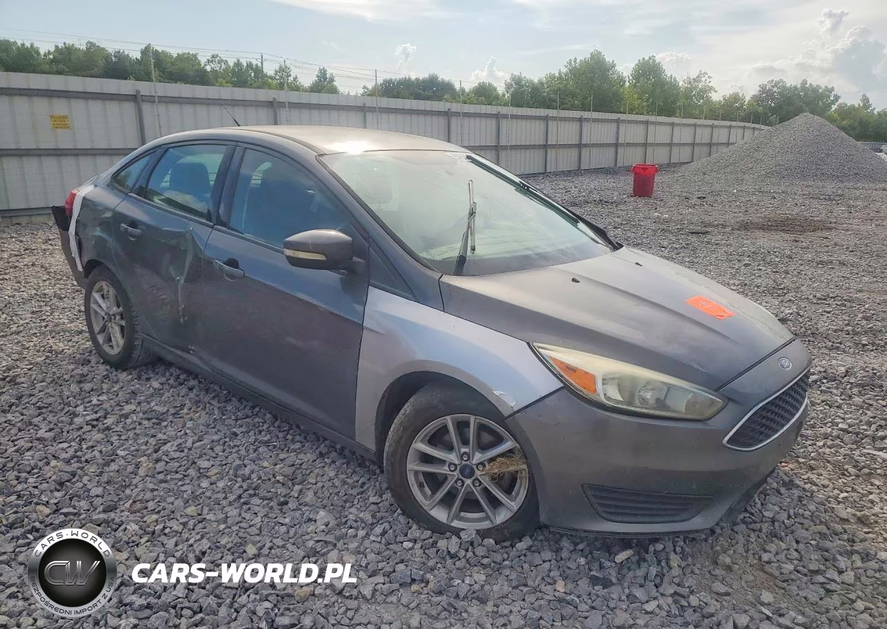 2015 Ford Focus Se VIN:1FADP3F22FL239604 - 4