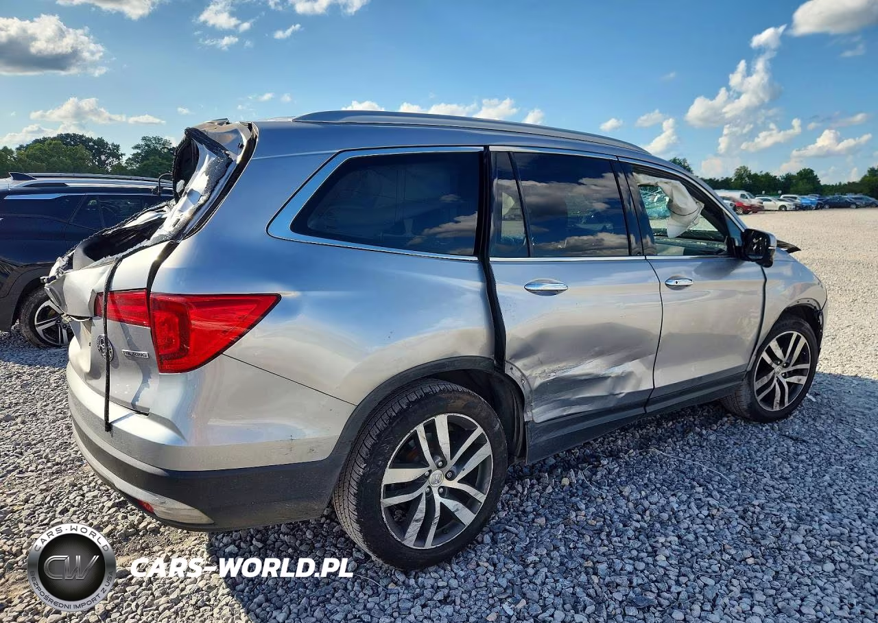 2017 Honda Pilot Touring VIN:5FNYF5H97HB023354 - 3