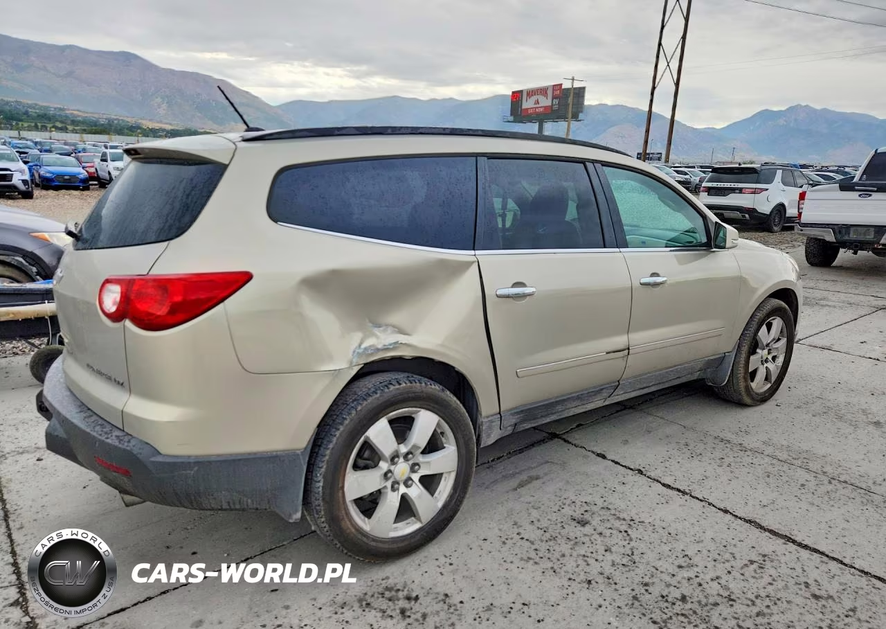 2010 Chevrolet Traverse VIN:1GNLRHED8AS115925 - 3