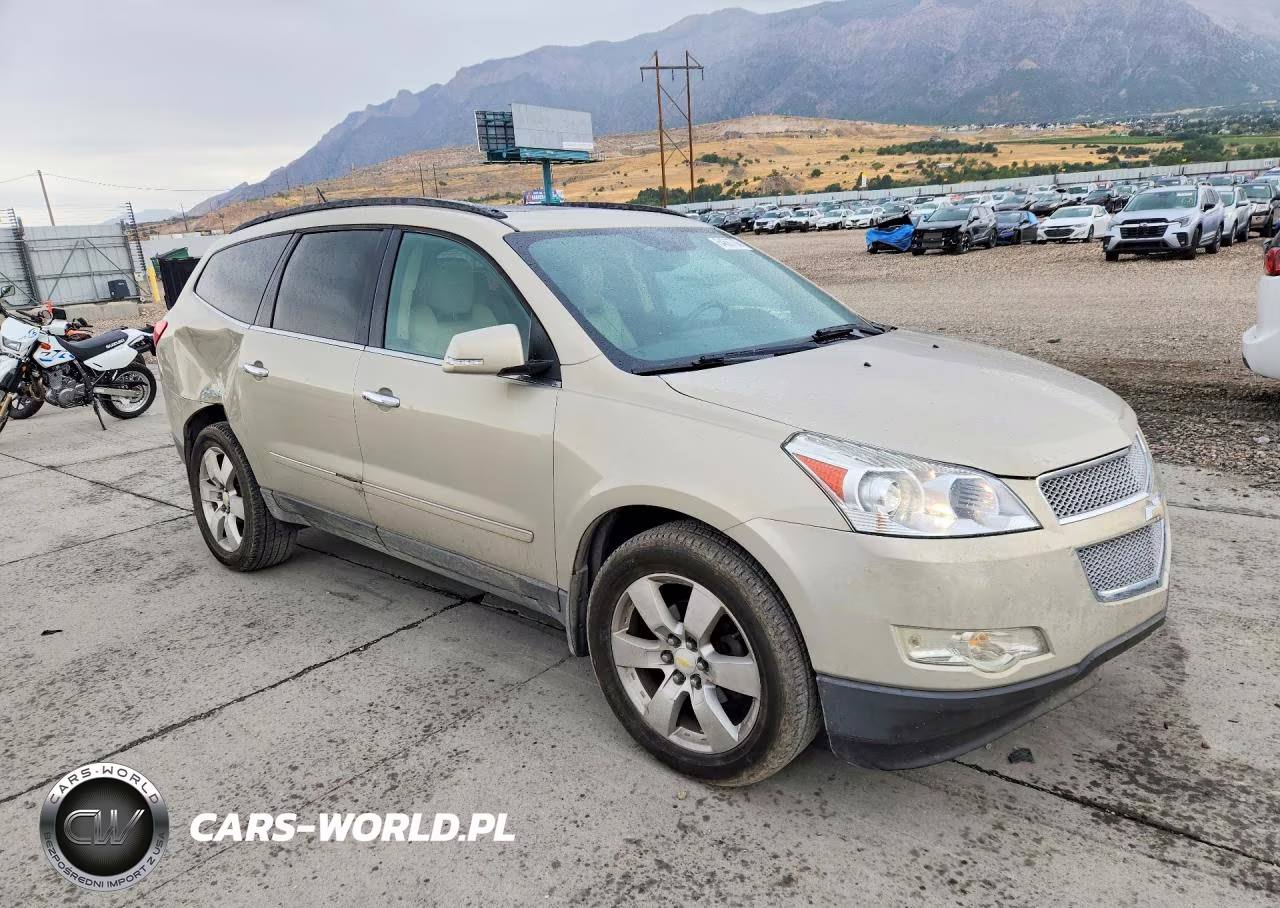 2010 Chevrolet Traverse VIN:1GNLRHED8AS115925 - 4