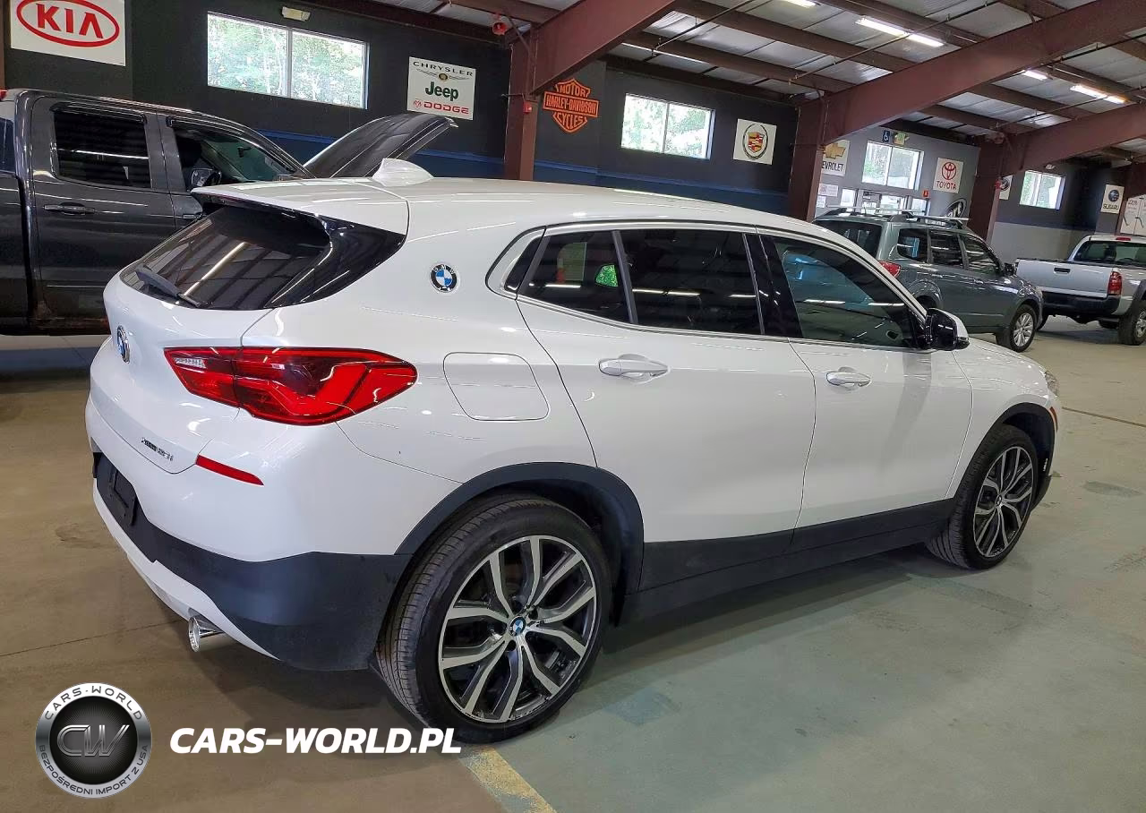 2018 BMW X2 xDrive28I VIN:WBXYJ5C31JEF75480 - 3