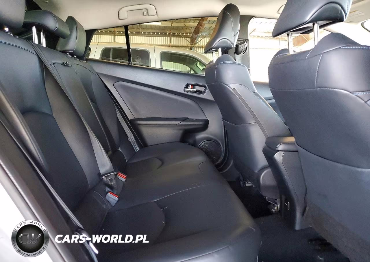 2018 Toyota Prius VIN:JTDKARFU3J3554895 - 10