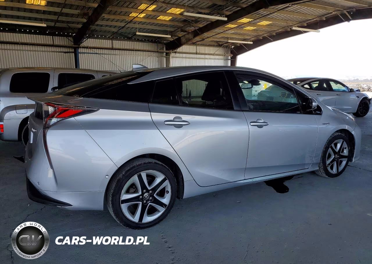 2018 Toyota Prius VIN:JTDKARFU3J3554895 - 3