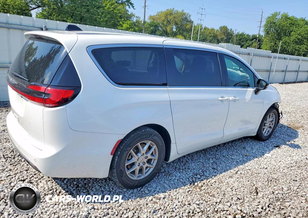 2024 Chrysler Pacifica Touring L VIN:2C4RC1BG5RR122807 - 3