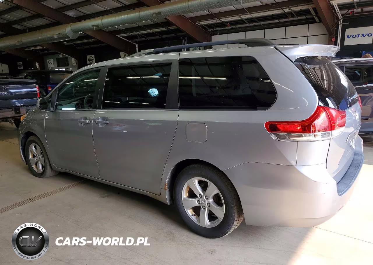 2014 Toyota Sienna Le VIN:5TDKK3DC8ES421784 - 2