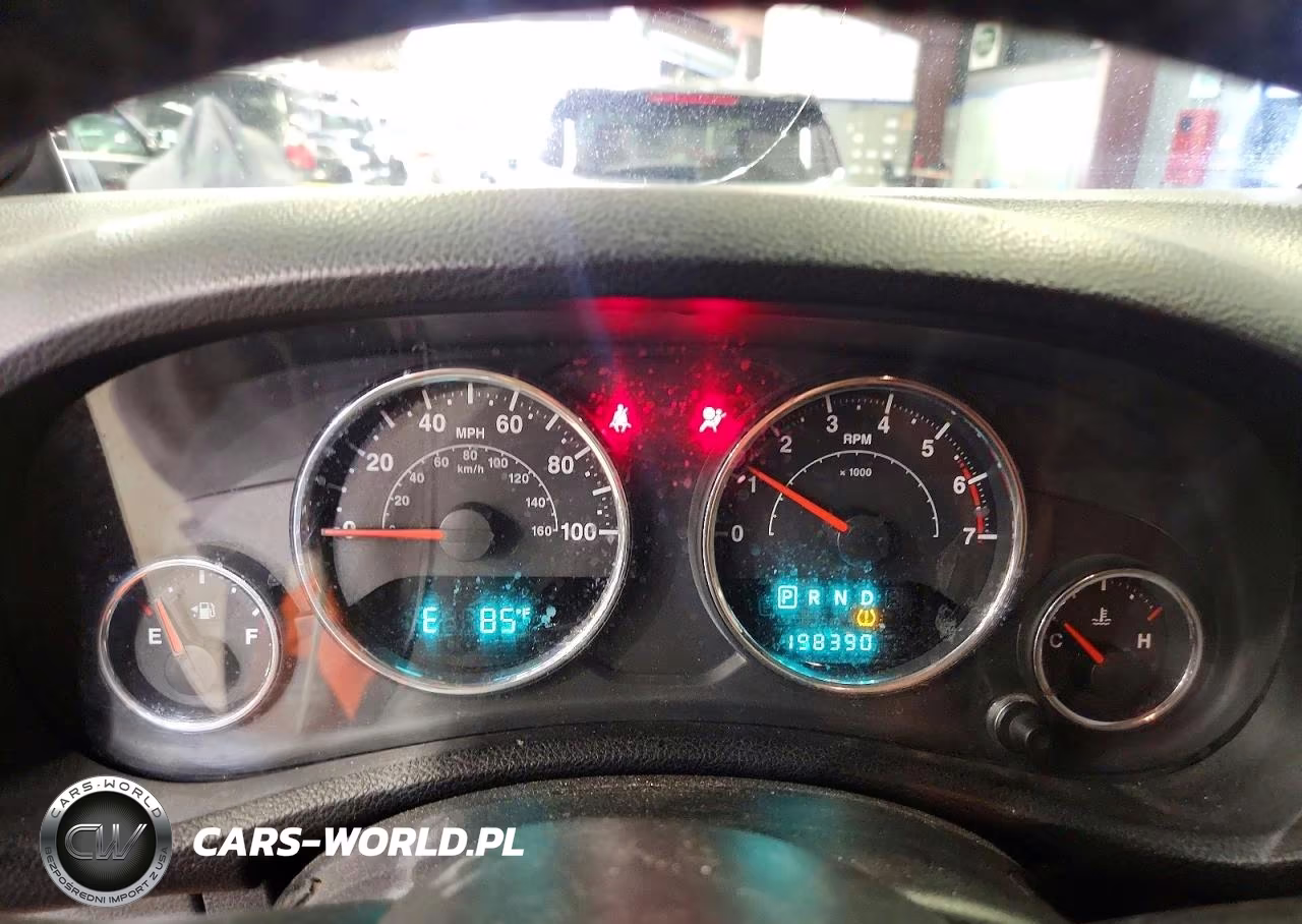 2011 Jeep Wrangler Sport VIN:1J4AA2D18BL569142 - 9
