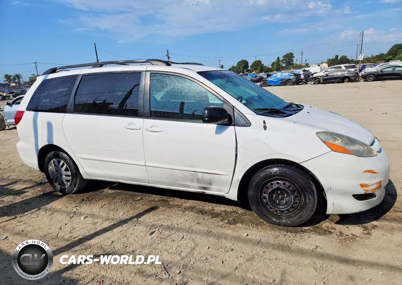 2009 Toyota Sienna Le 8-Passenger VIN:5TDZK23C79S252437 - 4