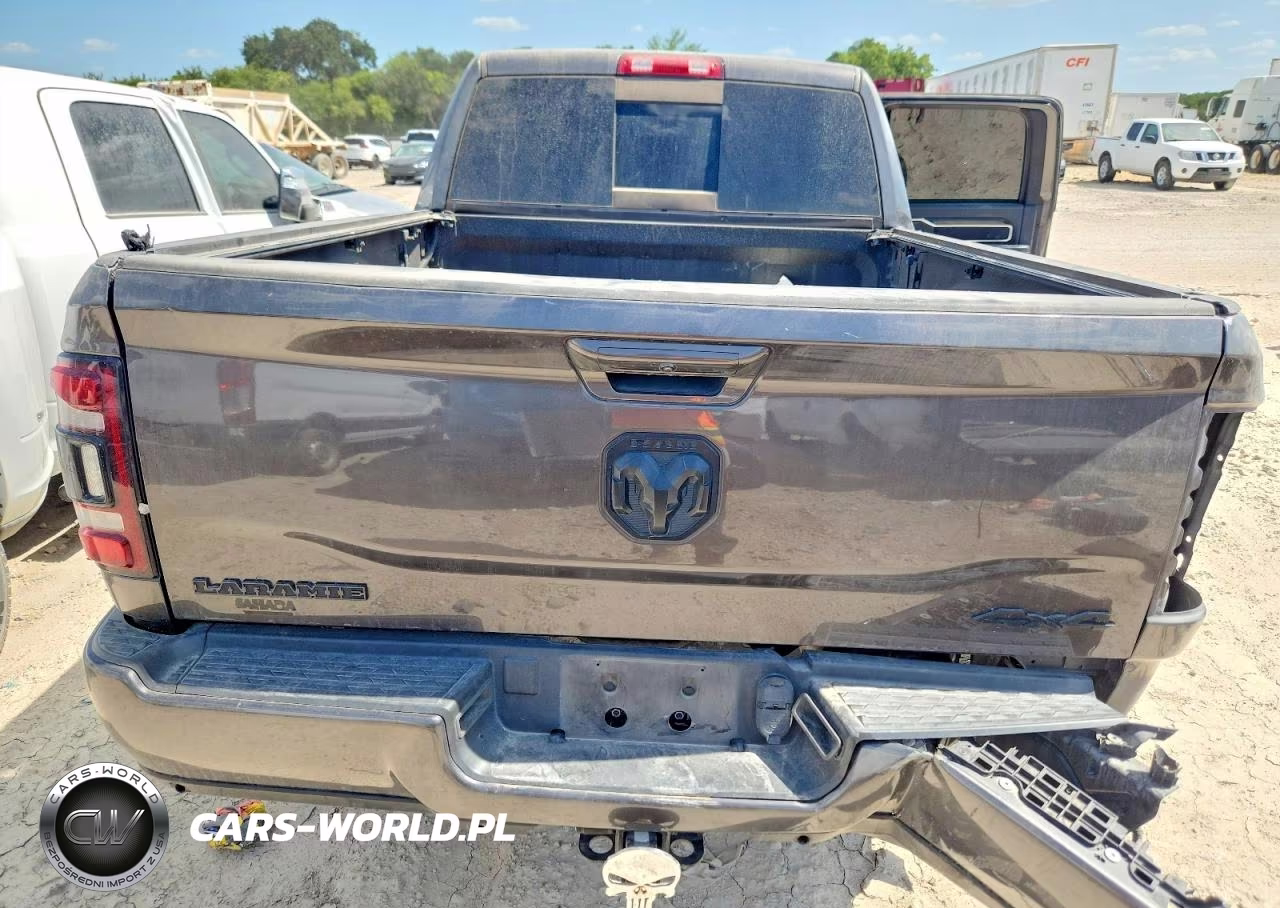 2022 Ram 2500 Laramie VIN:3C6UR5NL7NG240826 - 10