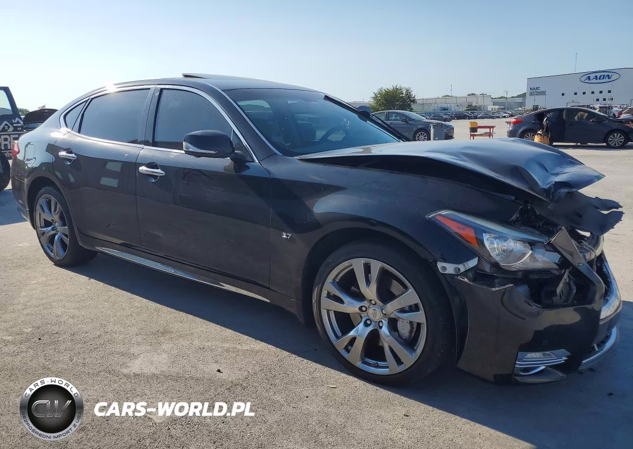 2018 Infiniti Q70L 3.7 Luxe VIN:JN1BY1PR9JM370484 - 4