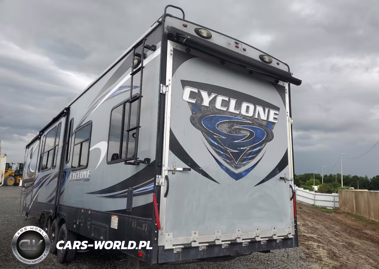 2016 Heartland Cyclone Camper VIN:5SFCG4330GE312898 - 3