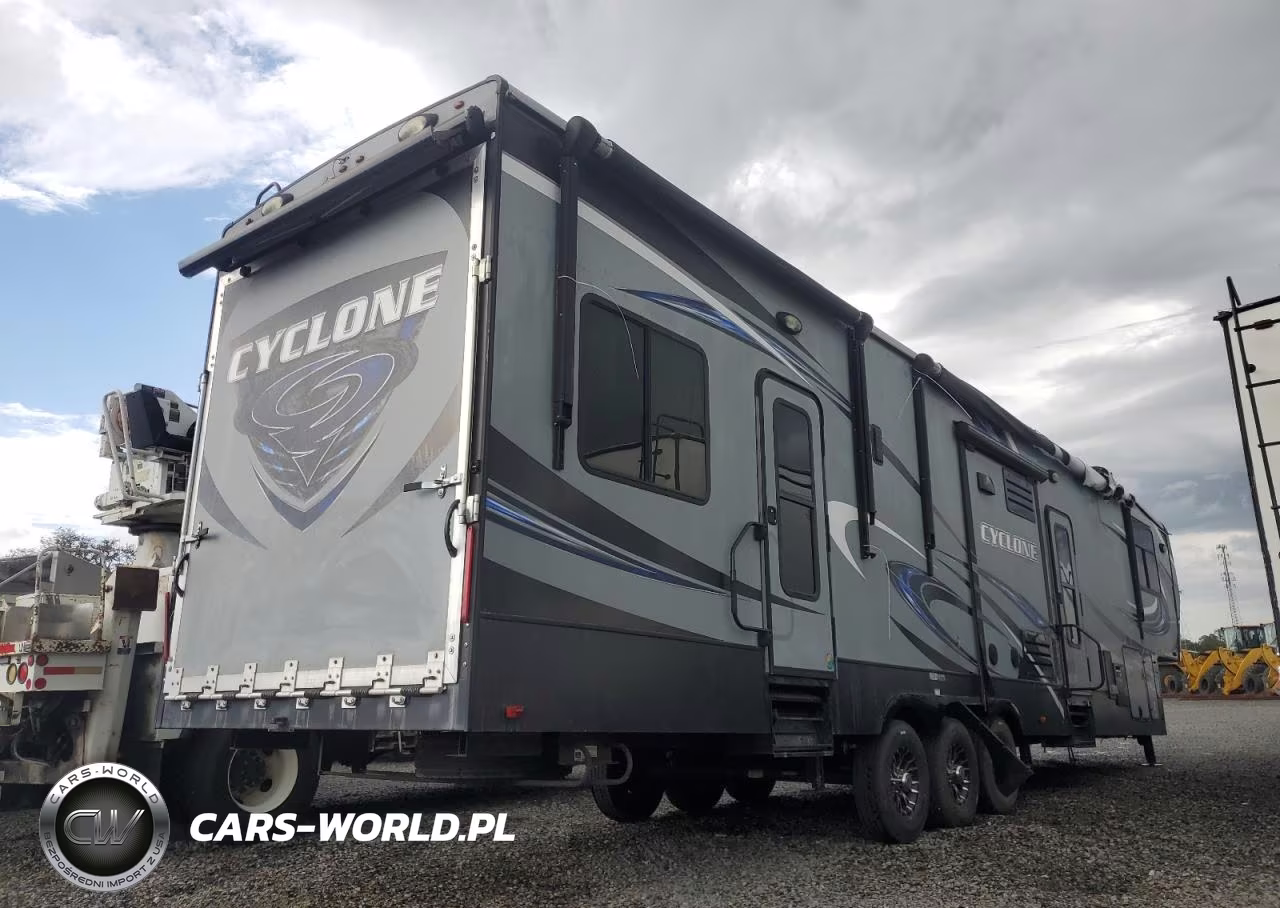2016 Heartland Cyclone Camper VIN:5SFCG4330GE312898 - 4