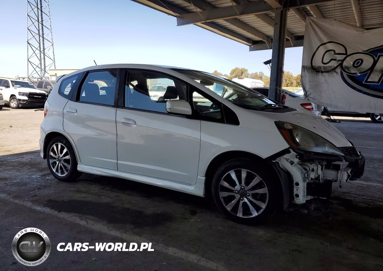 2013 Honda Fit Sport VIN:JHMGE8H53DC057407 - 4
