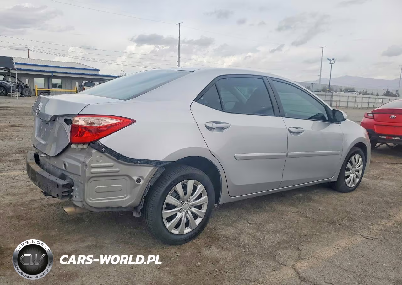 2017 Toyota Corolla Le VIN:2T1BURHE4HC835103 - 3