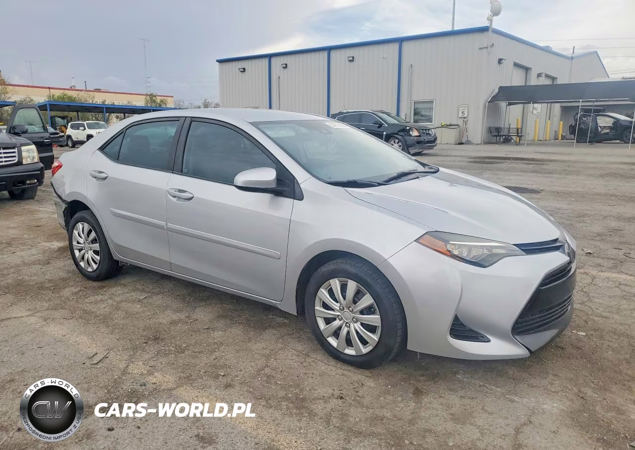 2017 Toyota Corolla Le VIN:2T1BURHE4HC835103 - 4
