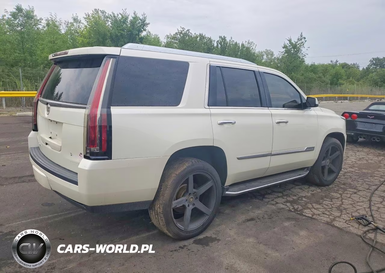 2015 Cadillac Escalade Luxury VIN:1GYS4BKJXFR272200 - 3
